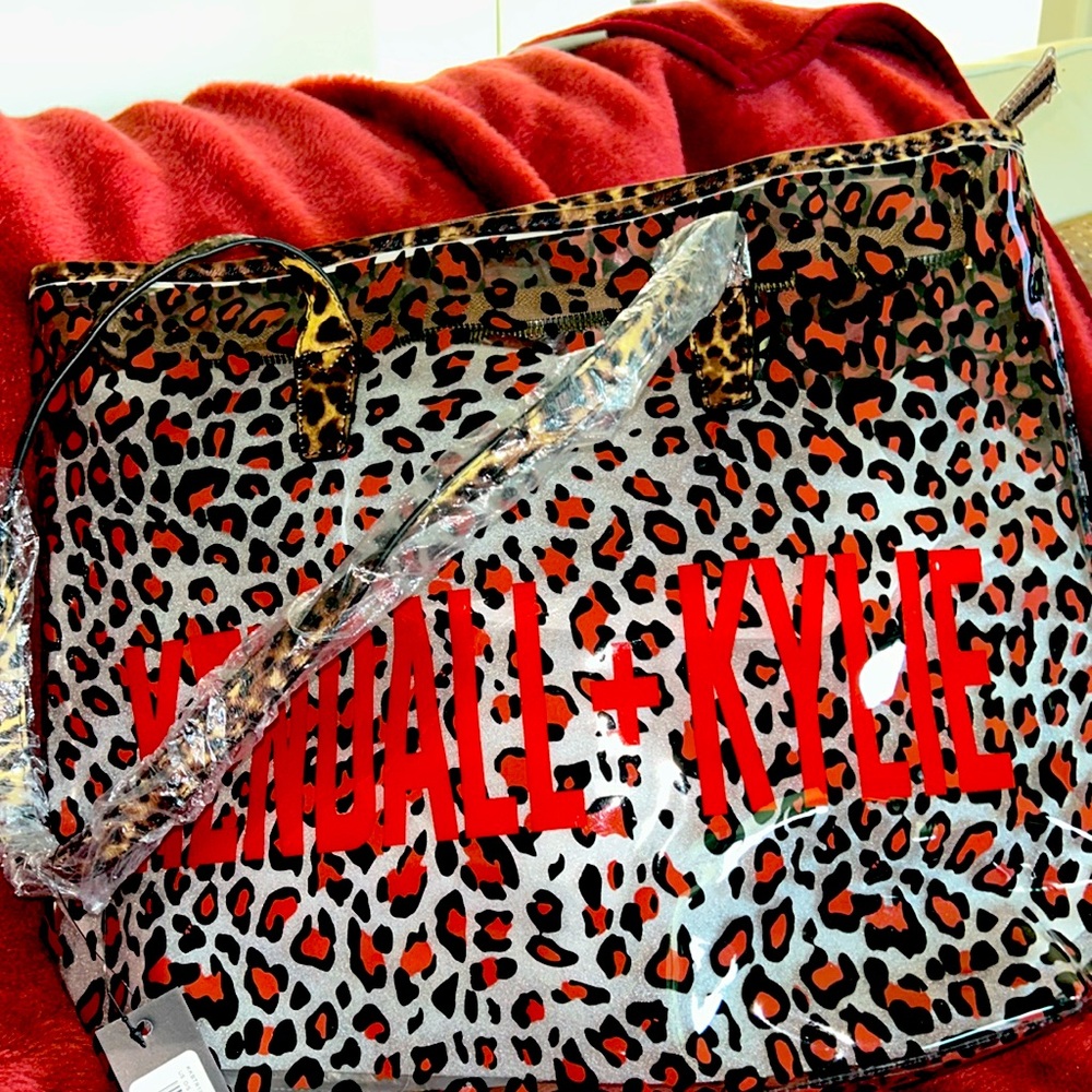 Large Tote /KENDALL&KYLIE leopard print cleat plastic NWT 18”x14”x1”use anywear